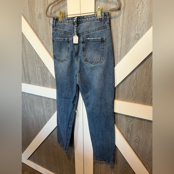 B7.14 Extremely Distressed Ankle Jeans Small(4-6) - Picture 3 of 4